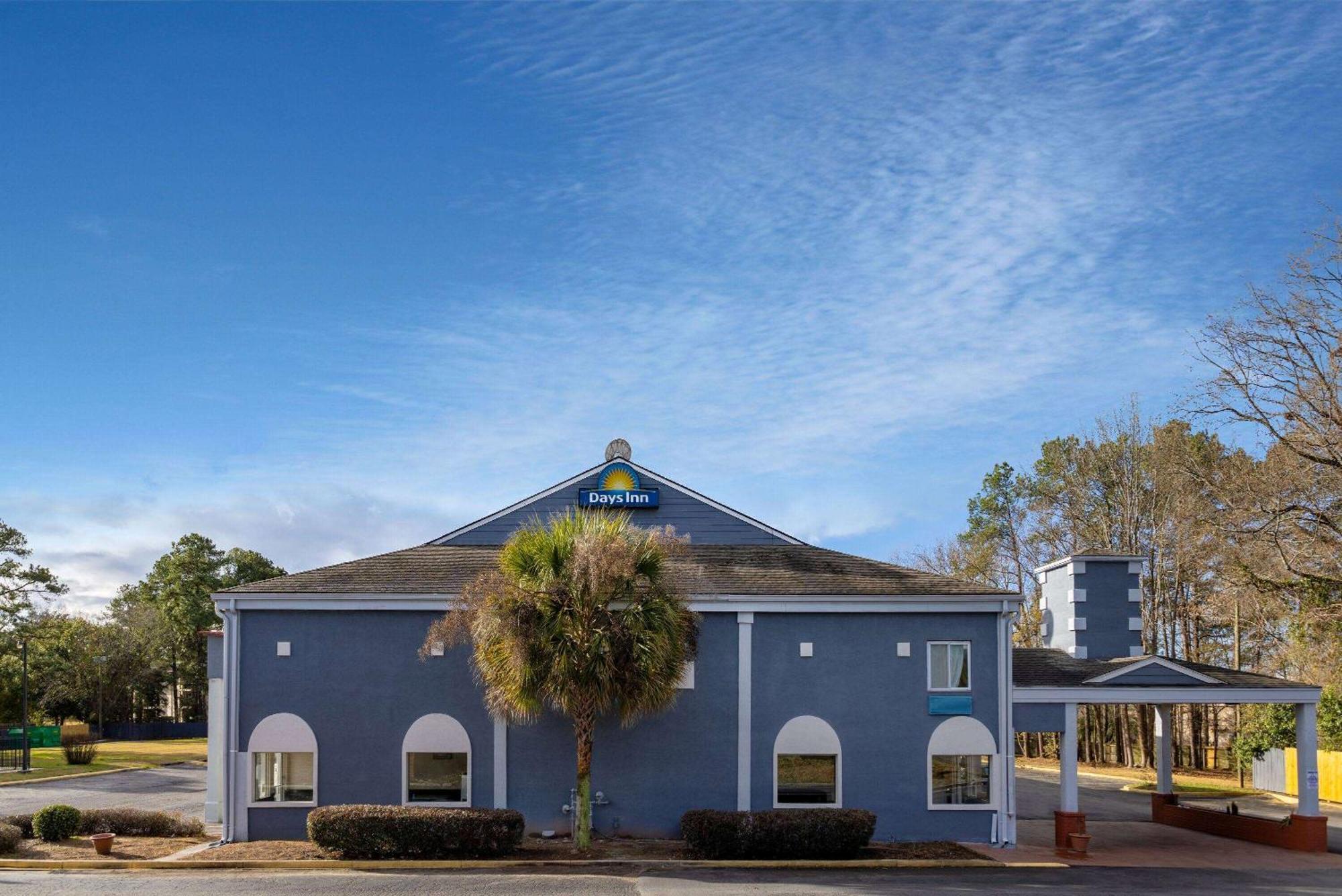 Days Inn By Wyndham Columbia Bagian luar foto