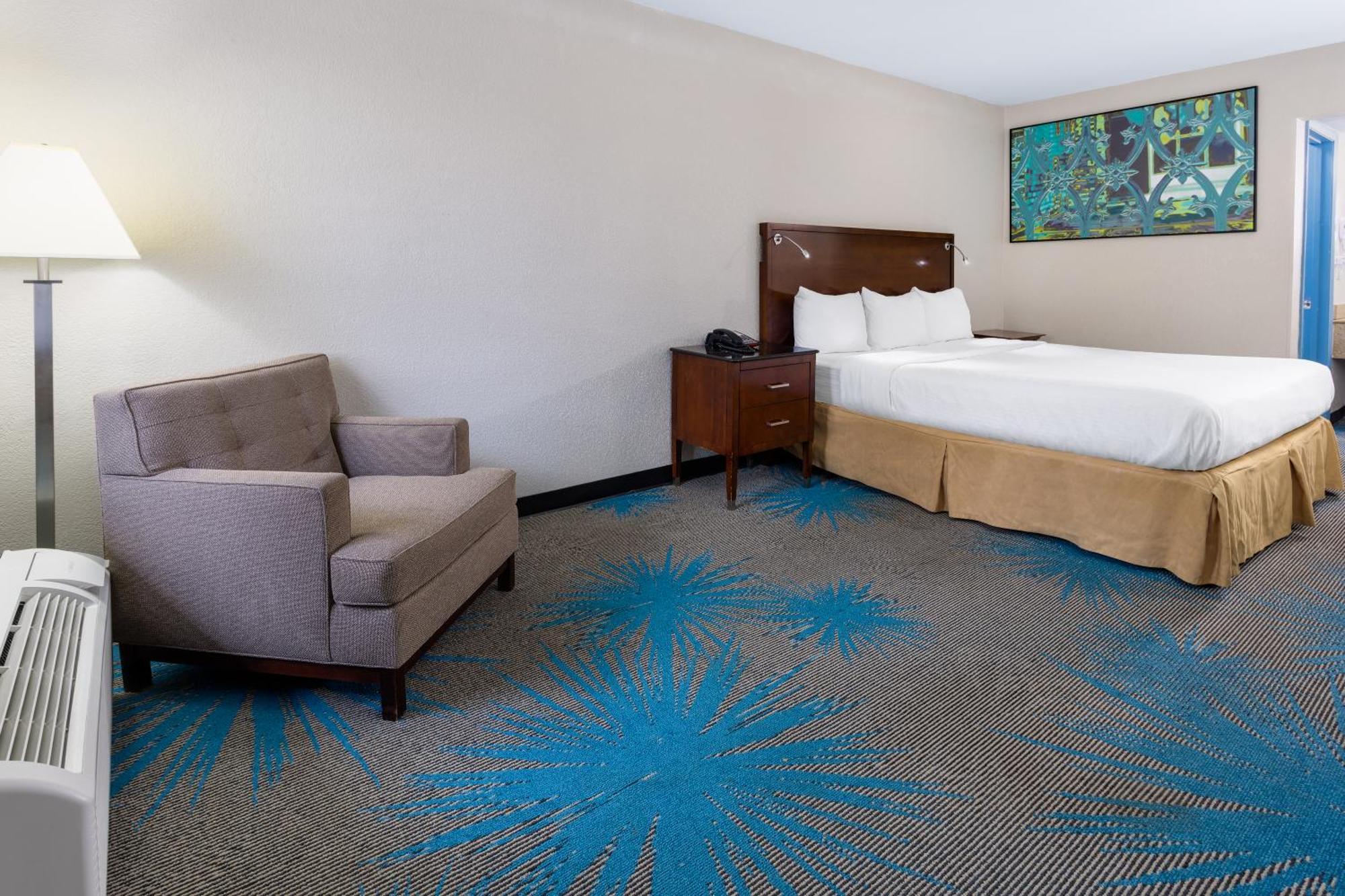 Days Inn By Wyndham Columbia Bagian luar foto